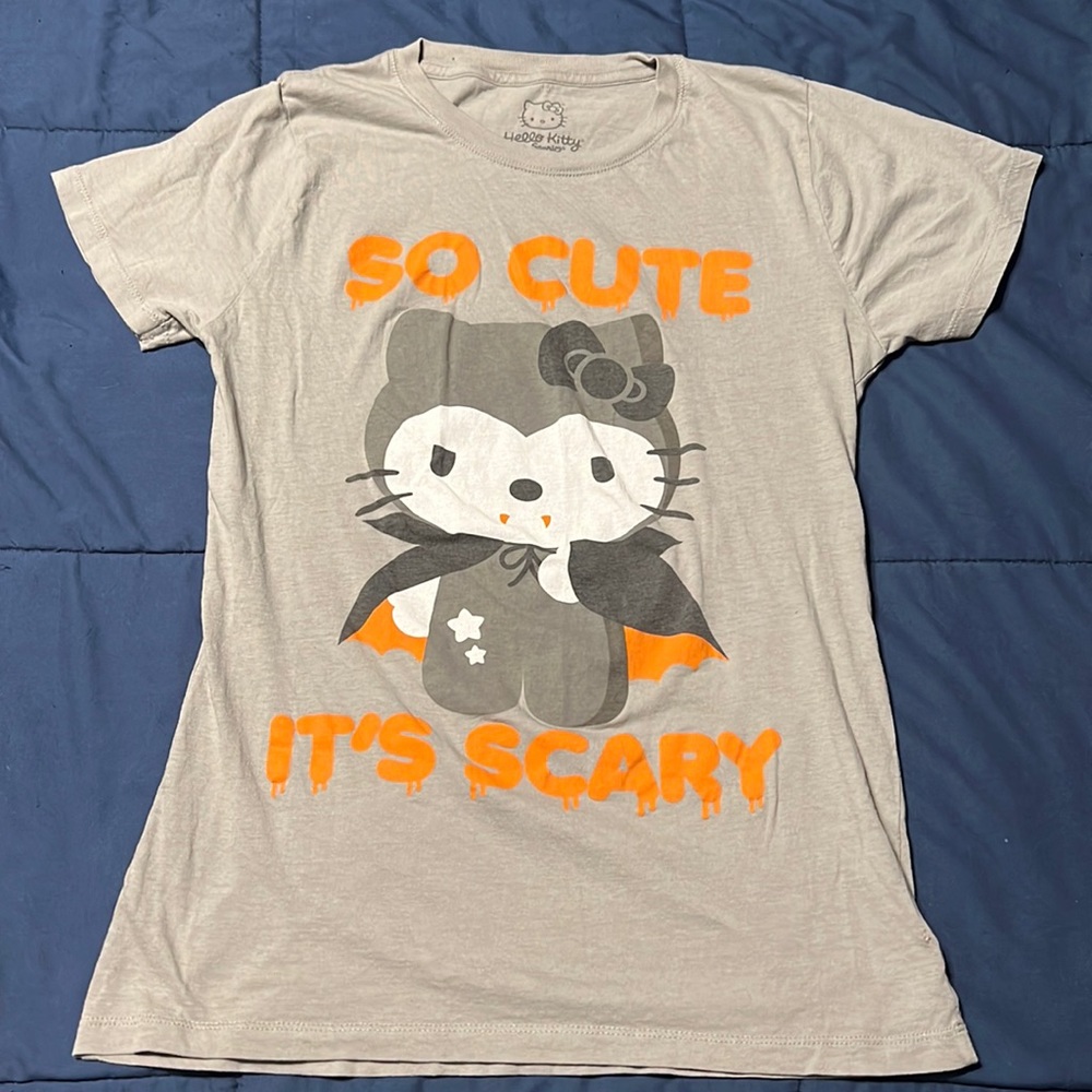 Doe Sanrio Hello Kitty grey orange tee Dracula vampire so cute it’s scary L